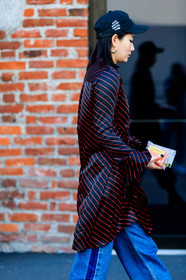 black cap, black shirt, blue denim, denim pants, graphic shirt, jeans, printed shirt, striped shirt, trousers, fashion week, frenchystyle, FW, jonathan paciullo, street style, MFW, MILAN, AUTUMN WINTER 2018-2019, FALL WINTER 2018-2019, FW 18-19, vertical, detail, atmosphere details