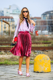 AUTUMN WINTER 2016-2017, AW 16-17, bow, FALL WINTER 2016-2017, fashion week, frenchystyle, full length, fuschia, FW, FW 16-17, gucci, high heels, jonathan paciullo, leather shoes, LFW, LONDON, MENSWEAR, metallic heels, metallic skirt, pink, pink heels, pink shirt, pink shoes, pink skirt, pleated skirt, shiny heels, shiny skirt, street style, sunglasses, vertical