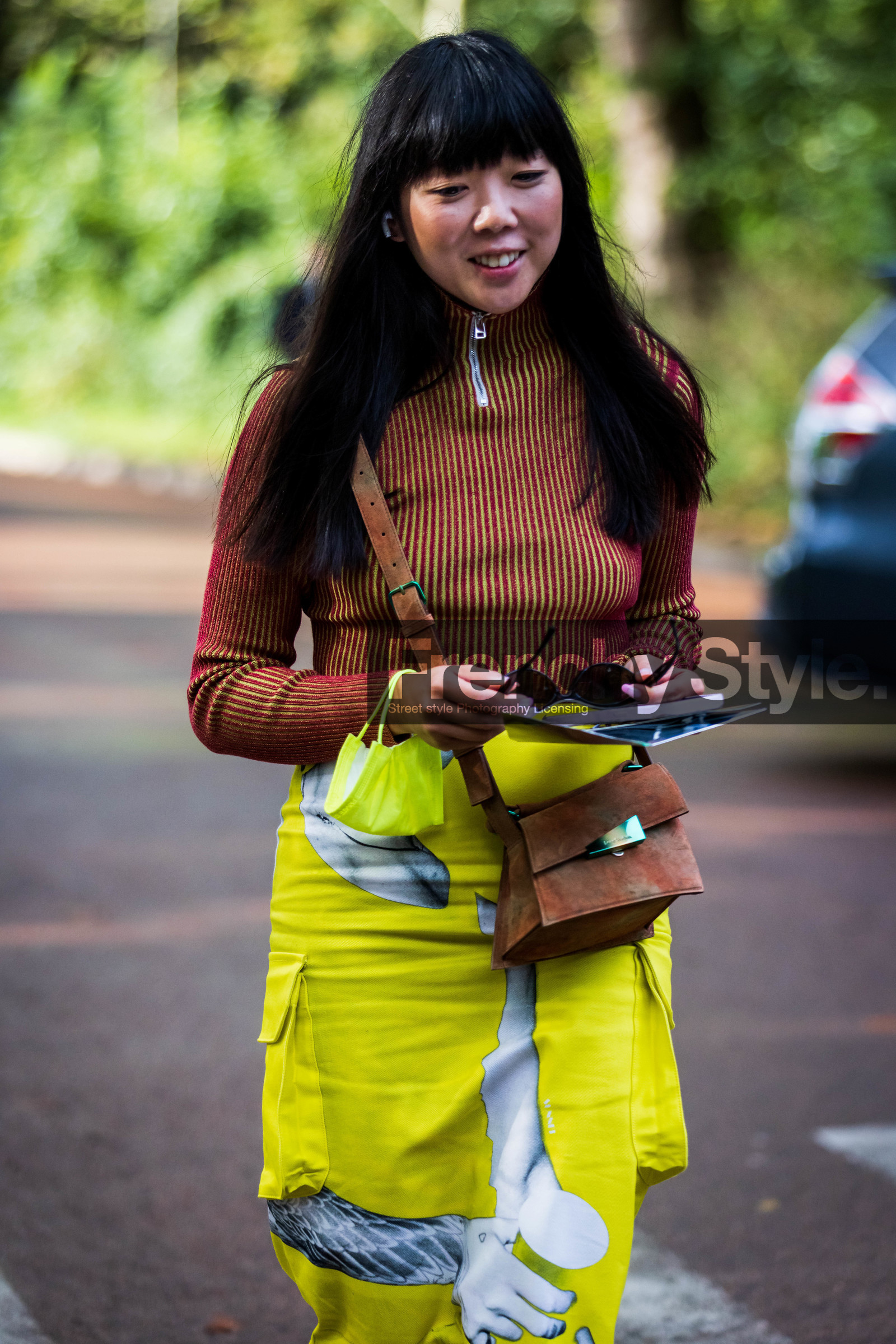 acne bag, bag, color, orange bag, print, printed skirt, red turtleneck, ribbed turtleneck, skirt, Susie Lau, turtleneck, yellow skirt, street style, jonathan paciullo, FW, frenchystyle, fashion week, PFW, PARIS, SPRING SUMMER 2022, SS 22, vertical, atmosphere details