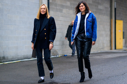 atmosphere details, AUTUMN WINTER 2017-2018, AW 17-18, black boots, black denim, black jacket, black loafers, black pants, black shoes, black turtleneck, blazer, blue denim, denim jacket, denim pants, Emmanuelle Alt, FALL WINTER 2017-2018, fashion week, frenchystyle, full length, FW, FW 17-18, gucci, high heels, horizontal, jeans, jonathan paciullo, leather pants, leather shoes, levi's, levi's strauss, MFW, MILAN, shearling, street style, suede shoes, trousers, white fur, white socks