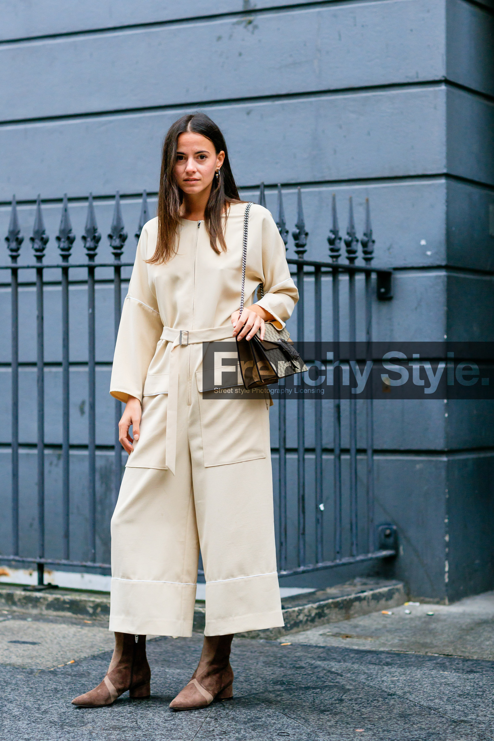 beige bag, beige jumpsuit, brown boots, fashion week, frenchystyle, full length, FW, gucci, jonathan paciullo, leather bag, leather shoes, LFW, LONDON, monogram, printed bag, SPRING SUMMER 2017, SS 17, street style, suede shoes, vertical, woman, zina charkoplia