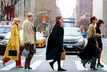 alyssa coscarelli, jen wonders, geraldine boublil, light beige jacket, suede jacket, brown leather pants, animal skin pants, black leather boots, margiela boots, camel toe margiela boots, high heels boots, metal bag, metalic bag, paco rabanne bag, black coat, black tights, black suede shoes, fashion week, frenchystyle, FW, jonathan paciullo, street style, NYFW, NEW YORK, AUTUMN WINTER 2020-2021, FALL WINTER 2020-2021, FW 20-21, horizontal, atmosphere details, full length