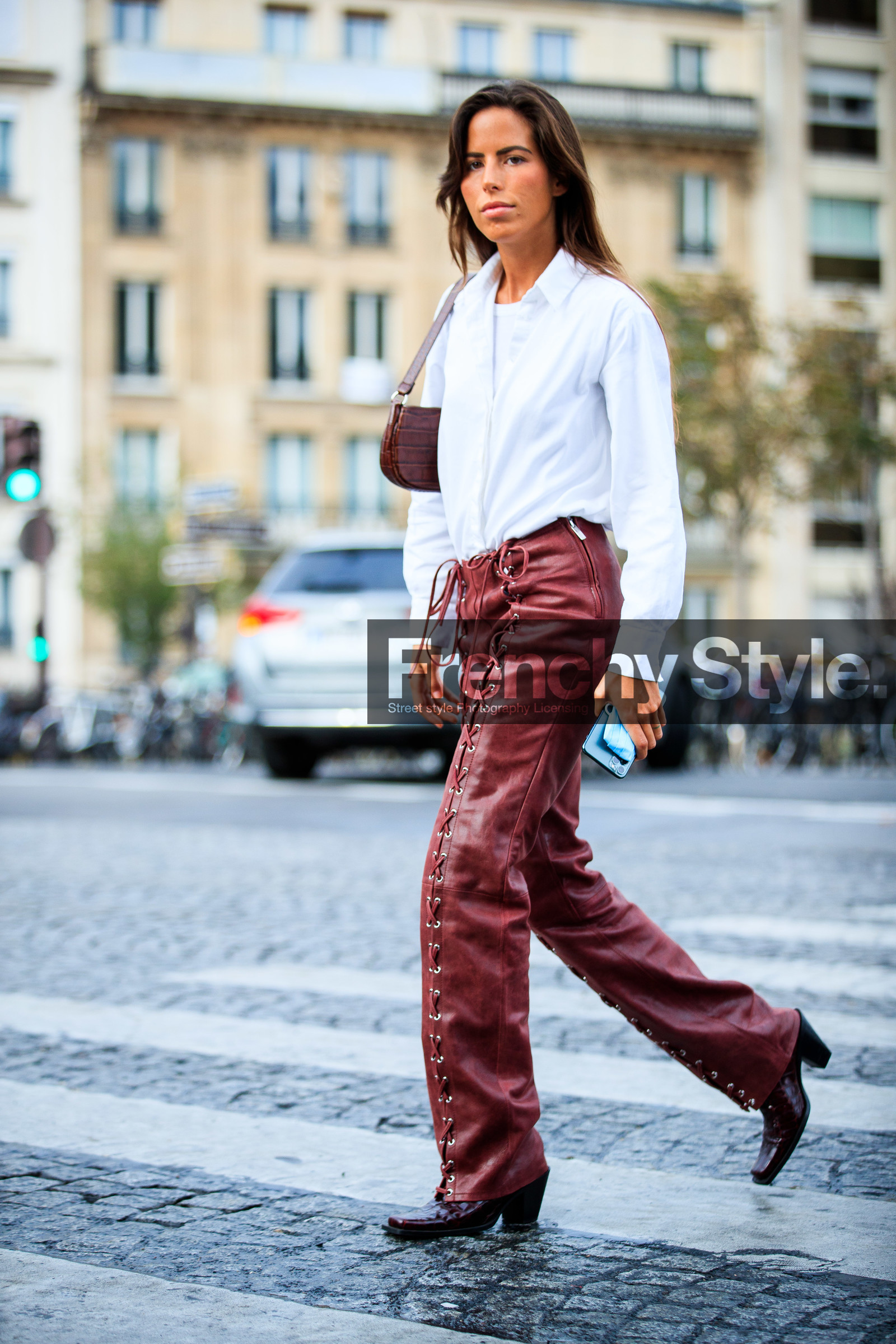 nina urgell cloquell, white shirt, white t-shirt, burgundy leather pants, laced pants, brown leather bag, brown leather boots, shoulder bag, animal skin bag, animal skin boots, fashion week, frenchystyle, FW, jonathan paciullo, street style, PFW, PARIS, SPRING SUMMER 2021, SS 21, vertical, full length