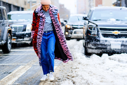 atmosphere details, AUTUMN WINTER 2017-2018, AW 17-18, black gloves, black jacket, detail, FALL WINTER 2017-2018, fashion week, frenchystyle, fur collar, FW, FW 17-18, horizontal, iphone, jonathan paciullo, leather jacket, NEW YORK, NYFW, shearling, street style, tamu mcpherson, trousers, white fur