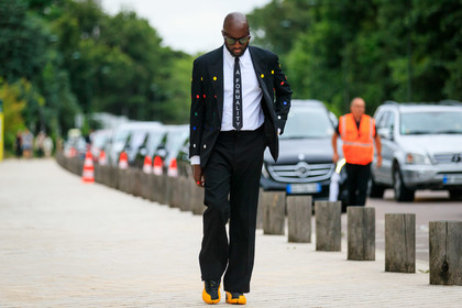 black jacket, black suits, black tie, black pants, white shirt, button details, button jacket, multicolor jacket, polka dots jacket, letter printed tie, scale sunglasses, louis vuitton sunglasses, black sneackers, yellow sneakers, virgil abloh, fashion week, frenchystyle, FW, jonathan paciullo, street style, PFW, PARIS, AUTUMN WINTER 2021-2022, FALL WINTER 2021-2022, FW 21-22, atmosphere details, horizontal, full length