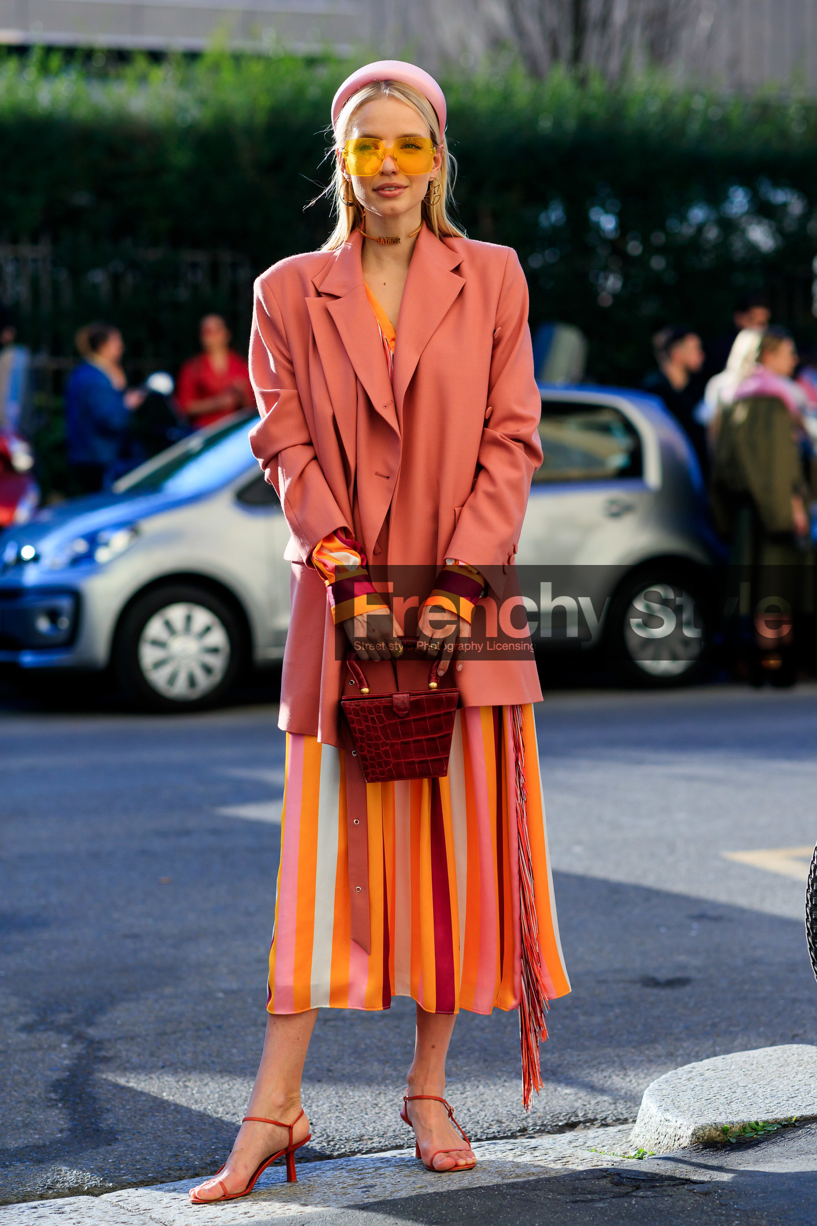 blazer, brown bag, eleonora carisi, graphic bag, graphic skirt, headband, high heels, leather bag, leather shoes, leonie hanne, pink jacket, pink skirt, printed bag, printed skirt, red shoes, stripes, sunglasses, the row, MILAN, MFW, fashion week, frenchystyle, FW, jonathan paciullo, street style, AUTUMN WINTER 2019-2020, AW 19-20, FALL WINTER 2019-2020, FW 19-20, vertical, full length