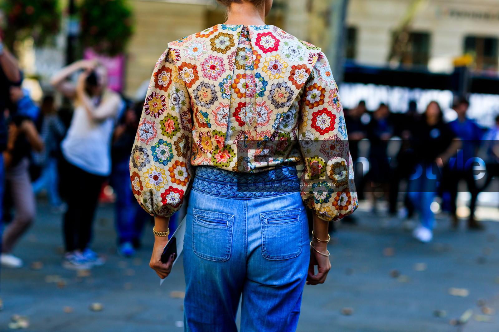 blue denim, denim pants, floral, flowers, graphic shirt, jeans, multicolor shirt, printed shirt, trousers, fashion week, frenchystyle, FW, jonathan paciullo, street style, LFW, LONDON, SPRING SUMMER 2019, SS 19, atmosphere details, horizontal, detail