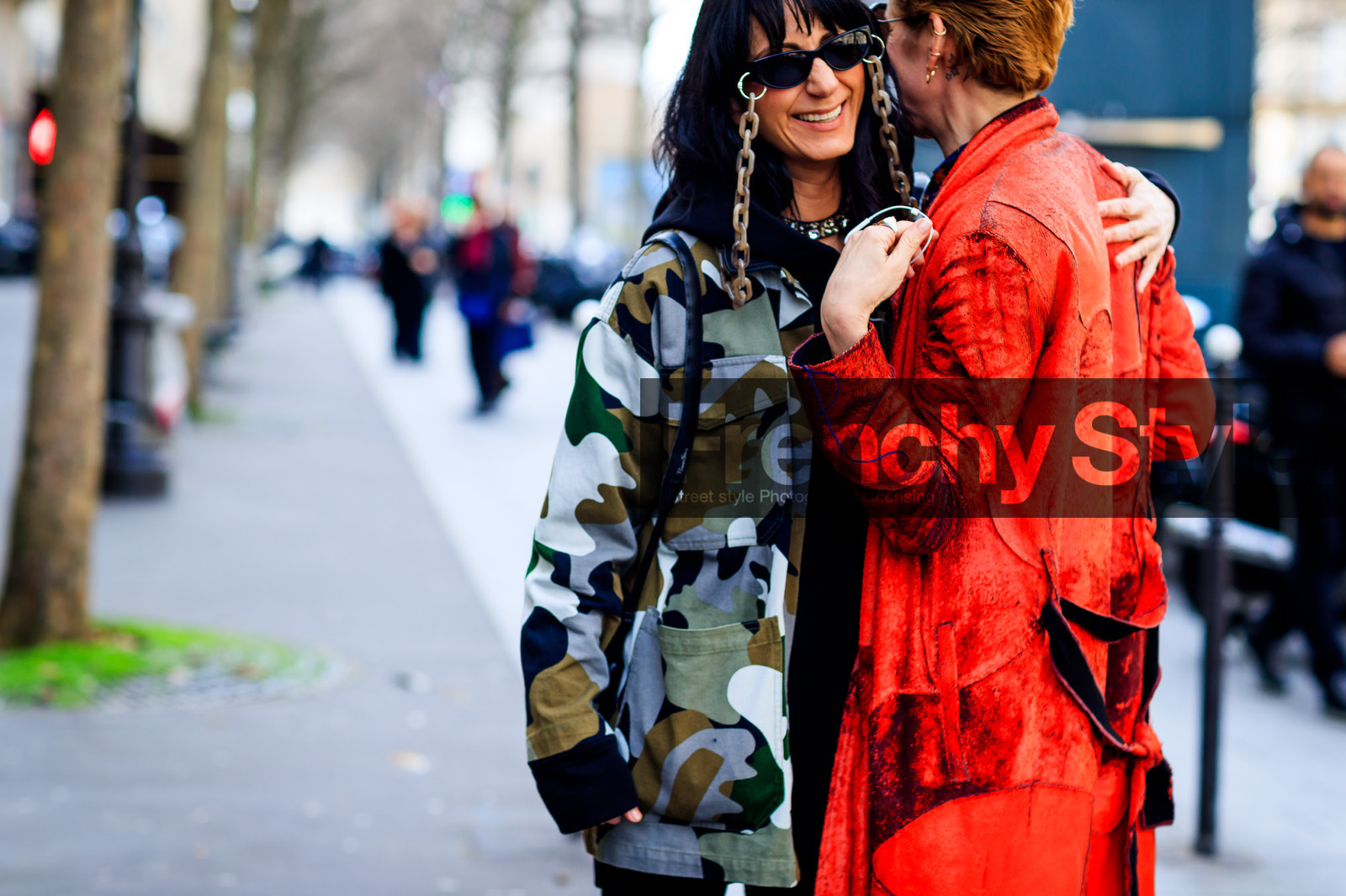 atmosphere details, AUTUMN WINTER 2017-2018, AW 17-18, detail, FALL WINTER 2017-2018, fashion week, frenchystyle, FW, FW 17-18, horizontal, jonathan paciullo, PARIS, PFW, red coat, street style, sunglasses, velvet, vêtements
