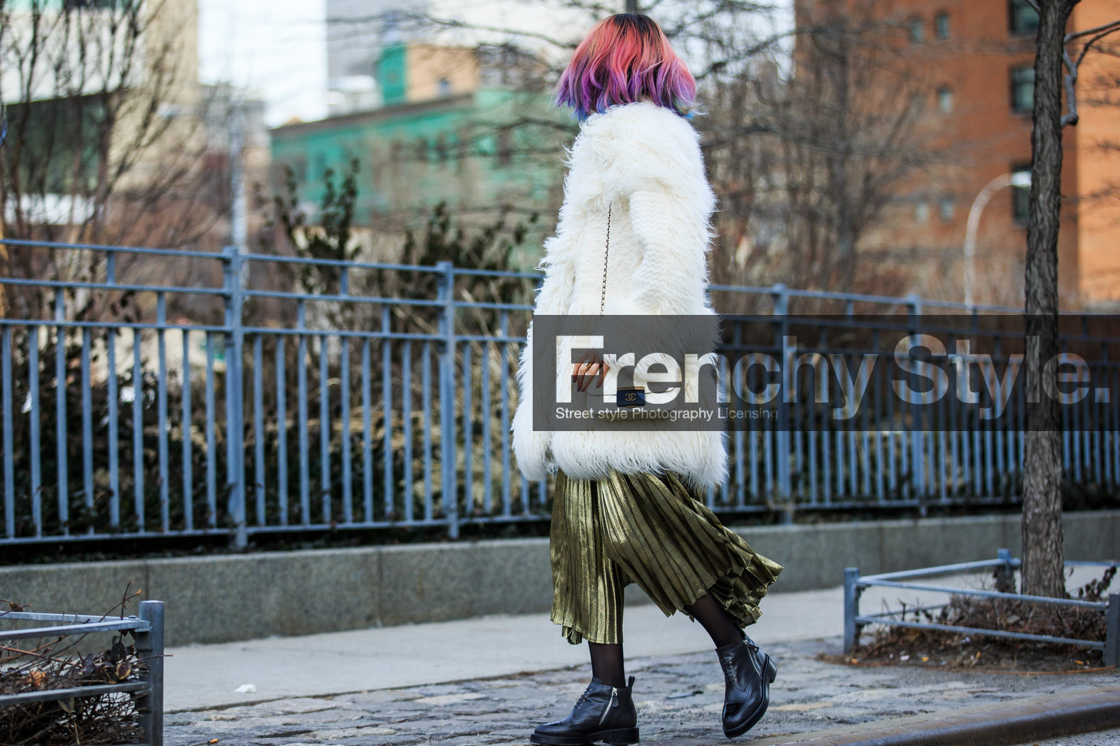 atmosphere details, AUTUMN WINTER 2016-2017, AW 16-17, black boots, chanel, dyed hair, FALL WINTER 2016-2017, fashion week, frenchystyle, full length, fur coat, fur jacket, FW, FW 16-17, horizontal, irene kim, jonathan paciullo, leather bag, leather boots, metallic skirt, NEW YORK, NYFW, pink hair, pleated skirt, street style, sunglasses, white bag, white fur, woman