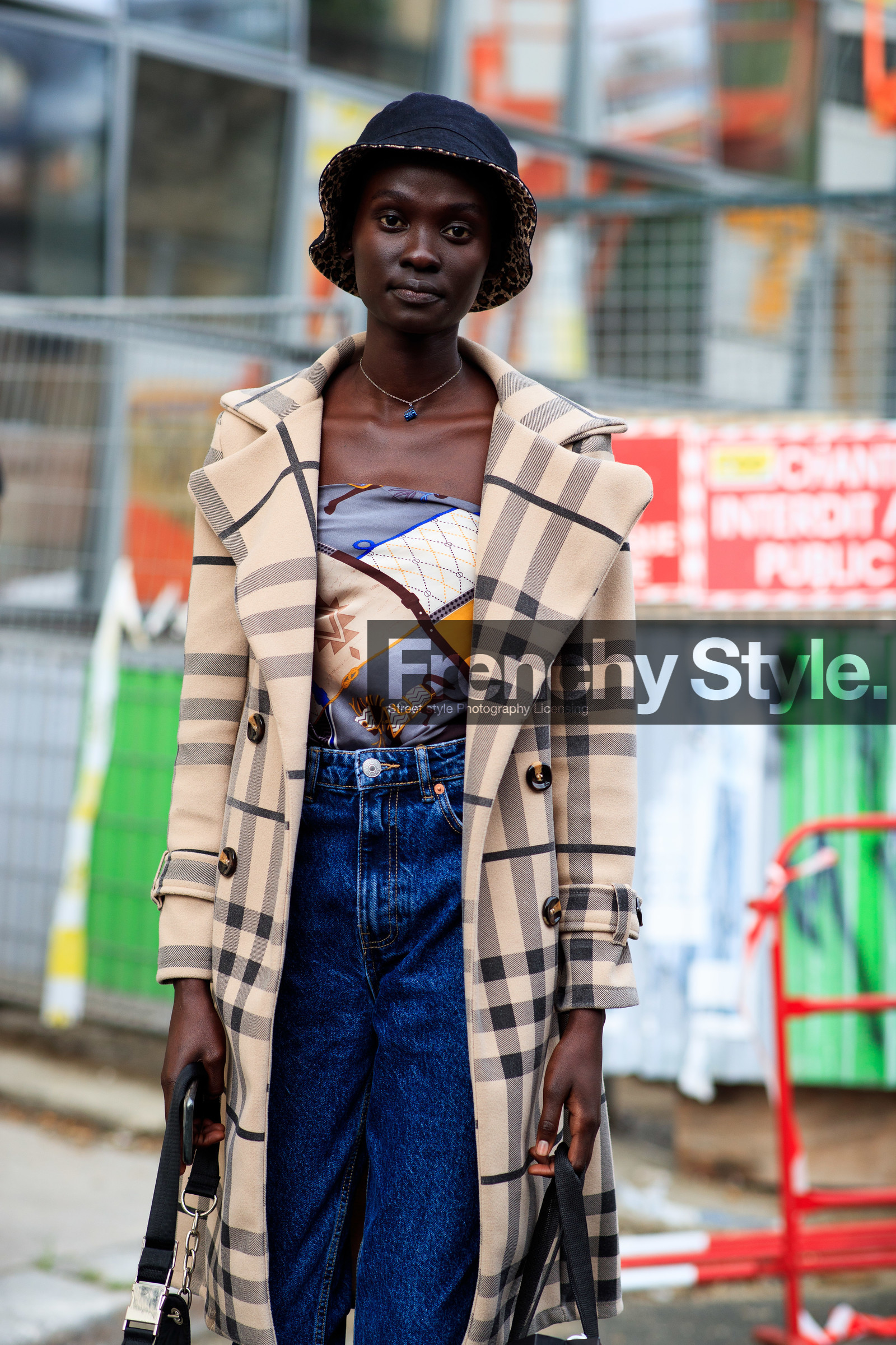 light beige coat, checked coat, burberry coat, scarf, scarf top, strapless top, silk top, denim, blue jeans, black hat, leopard printed hat, animal printed hat, grey scarf, multicolor scarf, hermes scarf, fashion week, frenchystyle, FW, jonathan paciullo, street style, PFW, PARIS, SPRING SUMMER 2021, SS 21, vertical, atmosphere details, detail, model