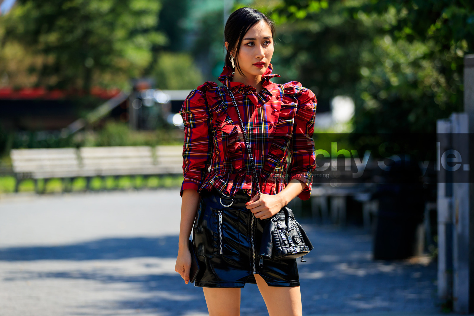 black bag, black skirt, checked, leather bag, leather skirt, moschino, plaid, red shirt, ruffles, tartan, fashion week, frenchystyle, FW, jonathan paciullo, street style, NYFW, NEW YORK, SPRING SUMMER 2019, SS 19, atmosphere details, horizontal, detail
