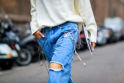 atmosphere details, AUTUMN WINTER 2017-2018, AW 17-18, blue denim, chains, denim pants, detail, FALL WINTER 2017-2018, fashion week, frenchystyle, FW, FW 17-18, horizontal, jeans, jonathan paciullo, MFW, MILAN, ripped pants, street style, trousers, tucked in, white sweater, yoyo cao