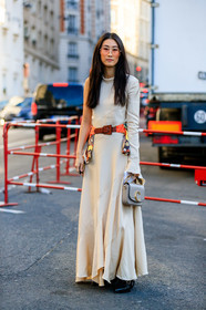beige dress, belt, chloé, grey bag, justine lee, leather bag, sunglasses, PARIS, PFW, street style, jonathan paciullo, FW, frenchystyle, fashion week, AUTUMN WINTER 2019-2020, AW 19-20, FALL WINTER 2019-2020, FW 19-20, vertical, full length