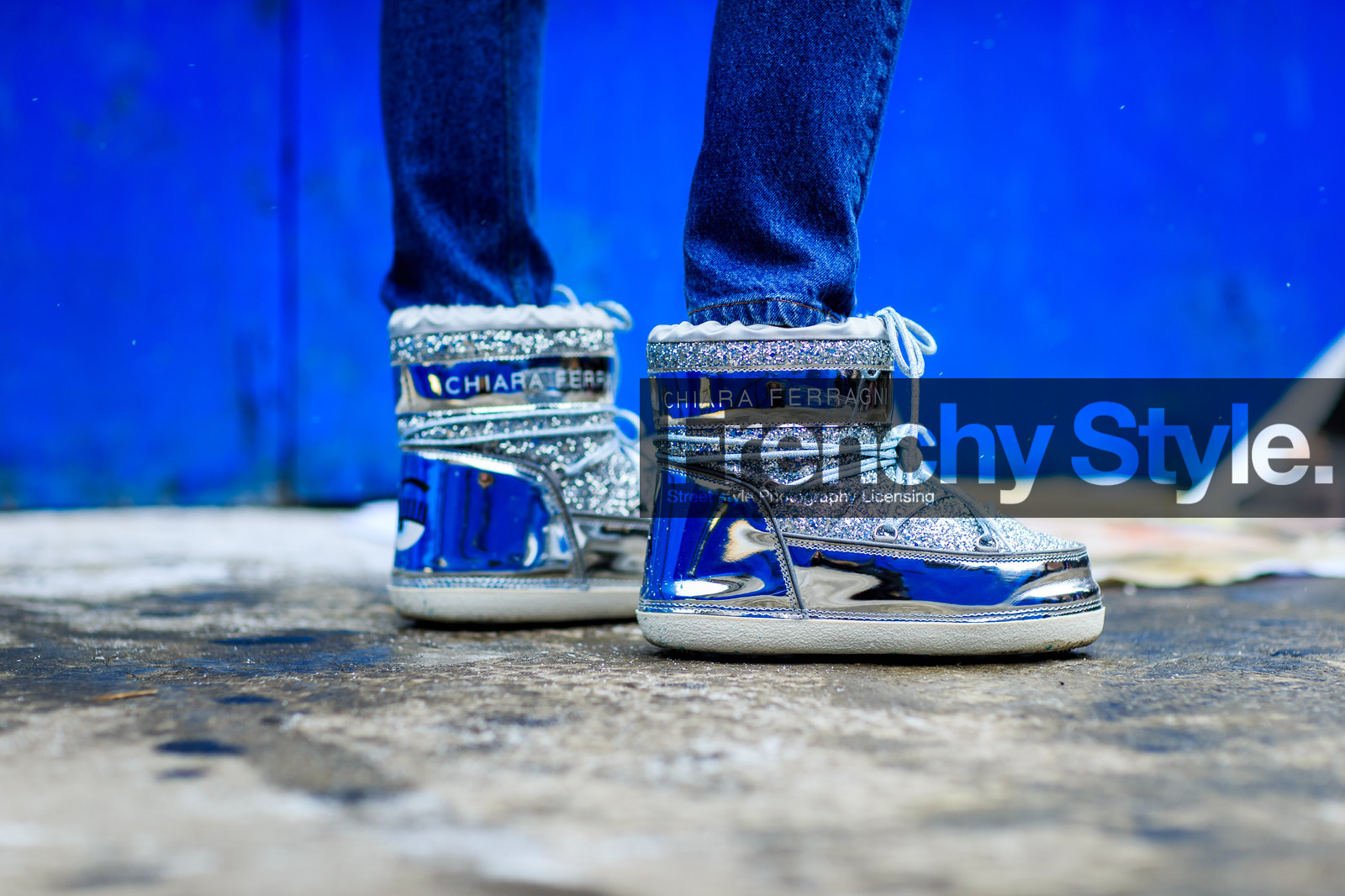 atmosphere details, AUTUMN WINTER 2016-2017, AW 16-17, blue denim, chiara ferragni, denim pants, detail, fashion week, frenchystyle, FW, FW 16-17, glitter, horizontal, jeans, jonathan paciullo, moonboots, NEW YORK, NYFW, sequined, shiny, silver shoes, snow shoes, street style, trousers, woman