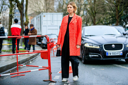 atmosphere details, AUTUMN WINTER 2017-2018, AW 17-18, black bag, black pants, black tank top, converse, embroidered coat, FALL WINTER 2017-2018, fashion week, frenchystyle, full length, FW, FW 17-18, horizontal, jonathan paciullo, leather bag, leather coat, leather shoes, megan bowman grey, PARIS, pearls, PFW, red coat, street style, trousers, white sneakers