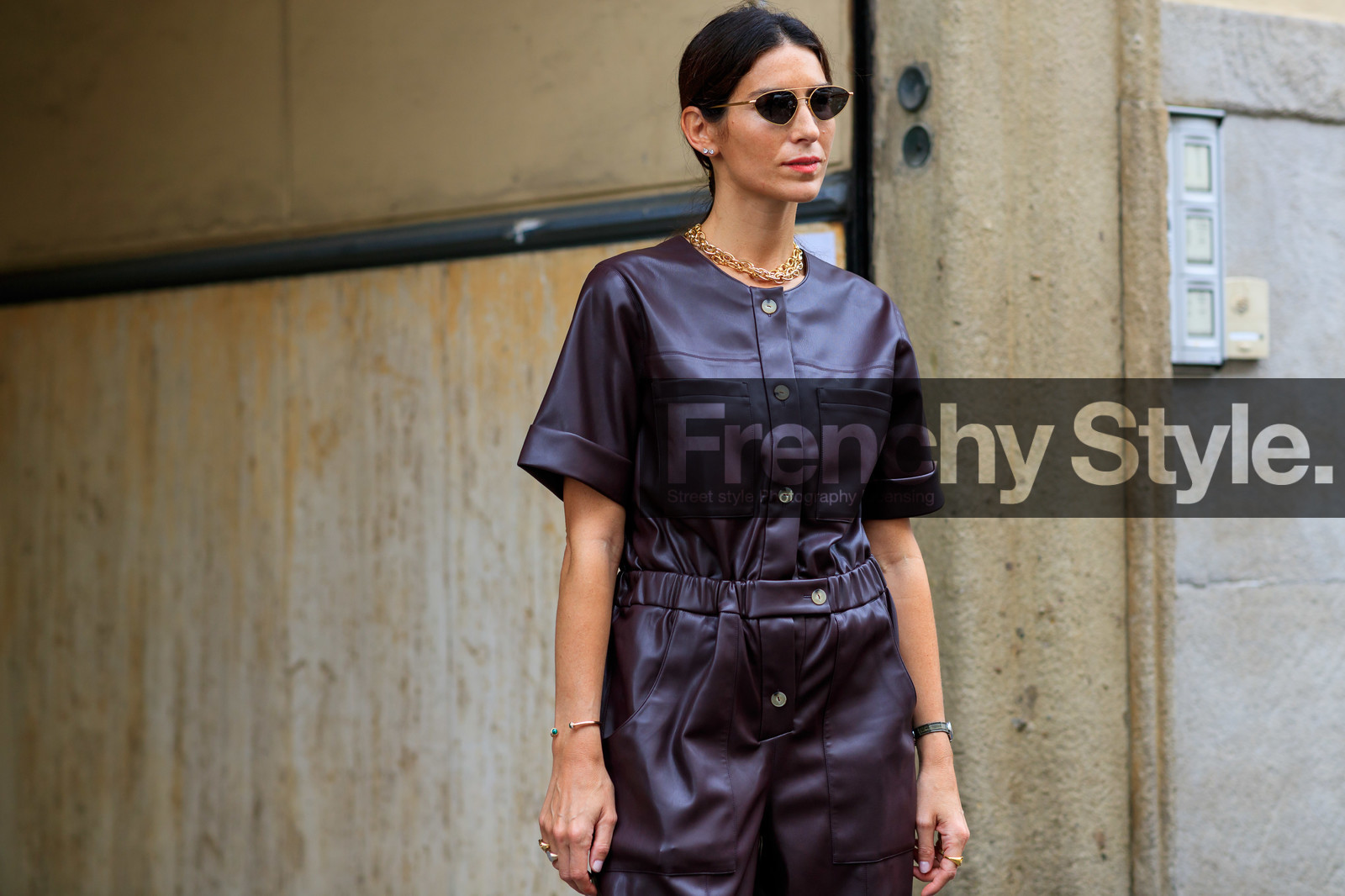 deborah reyner sebag, leather pants, leather shirt, leather total look, short sleeves shirt, brown shirt, brown pants, aviator sunglasses, metalic frame sunglasses, piaget bracelet, golden bracelet, golden necklace, chain necklace, diamond earrings, fashion week, frenchystyle, FW, jonathan paciullo, street style, MFW, MILAN, SPRING SUMMER 2020, SS 20