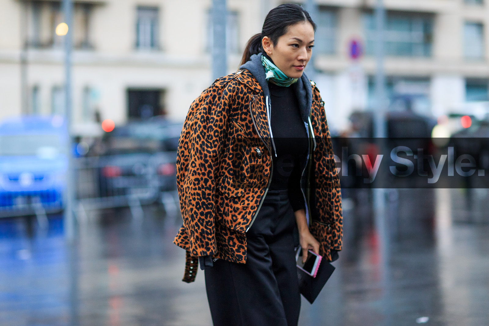 animal print, atmosphere details, AUTUMN WINTER 2016-2017, AW 16-17, black pants, black sweater, detail, FALL WINTER 2016-2017, fashion week, frenchystyle, FW, FW 16-17, grey sweater, hoodie, horizontal, iphone, jonathan paciullo, leather perfecto, leopard print, PARIS, PFW, printed jacket, street style, tied up scarf, tina leung, trousers