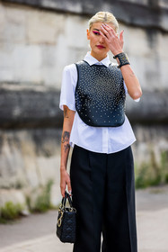 Amalie Gassmann, bag, black bag, black bracelet, black cuff, black pants, dior bag, dior look, large pants, leather bag, leather bracelet, leather top, pearl top, pink eyeliner, pleated pants, quilted bag, shirt, tattoo, white shirt, street style, jonathan paciullo, FW, frenchystyle, fashion week, PFW, PARIS, SPRING SUMMER 2022, SS 22, vertical, atmosphere details