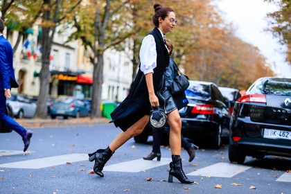atmosphere details, black boots, black jacket, black skirt, chloe, fashion week, frenchystyle, full length, FW, graphic bag, high heels, horizontal, jonathan paciullo, lace up shoes, leather bag, leather shoes, leather skirt, metallic bag, PARIS, PFW, sleeveless, SPRING SUMMER 2017, SS 17, street style, white shirt