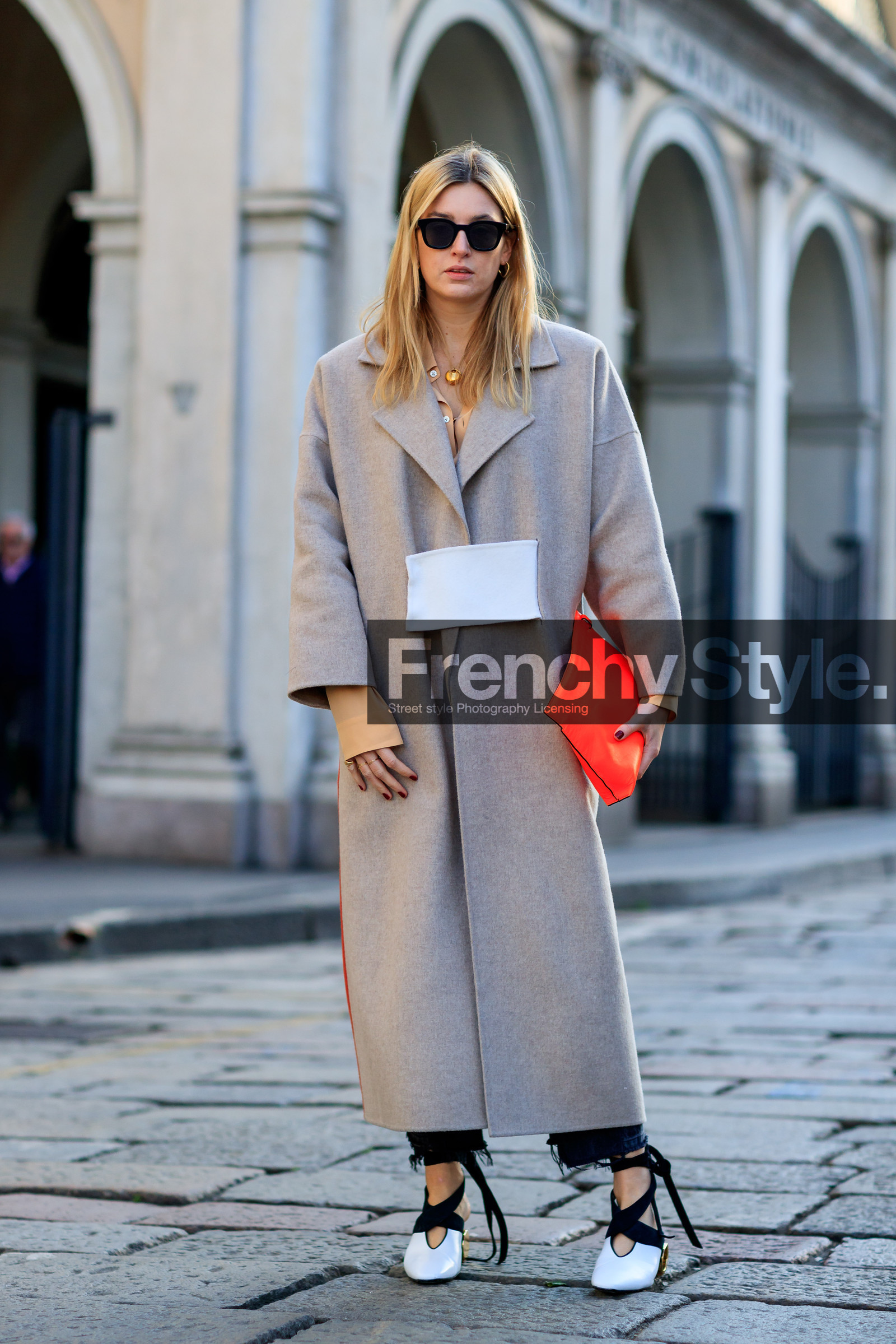 AUTUMN WINTER 2017-2018, AW 17-18, beige coat, black and white shoes, black denim, denim pants, FALL WINTER 2017-2018, fashion week, frenchystyle, full length, FW, FW 17-18, golden heel, graphic coat, jeans, jonathan paciullo, jw anderson, leather bag, leather shoes, MFW, MILAN, orange bag, red bag, street style, sunglasses, trousers, vertical, white belt