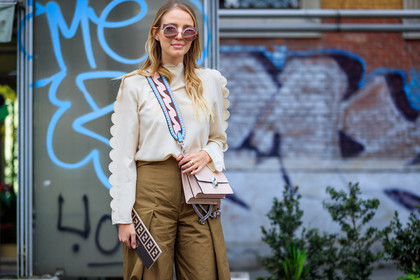 atmosphere details, AUTUMN WINTER 2017-2018, AW 17-18, beige sweater, brown pants, detail, FALL WINTER 2017-2018, fashion week, fendi, frenchystyle, fun sunglasses, FW, FW 17-18, horizontal, jonathan paciullo, leather bag, MFW, MILAN, pink bag, street style, sunglasses, trousers, wide pants