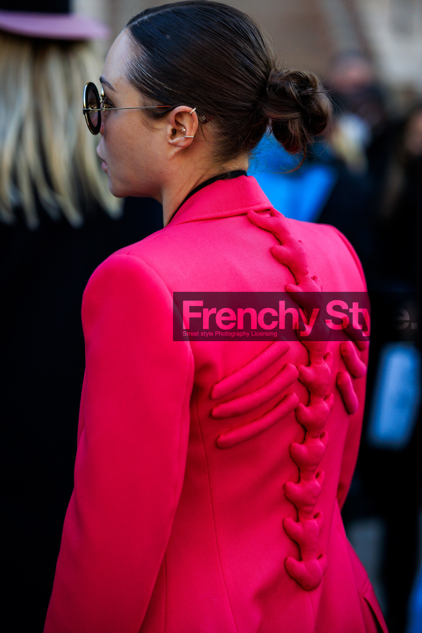 black sunglasses, back details, red coat, spine detail, close up, schiaparelli, fashion week, frenchystyle, FW, jonathan paciullo, street style, PARIS, PFW, SPRING SUMMER 2022, SS 22, atmosphere details, detail, vertical