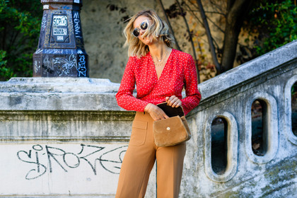 adenorah, atmosphere details, brown fur, camel bag, camel pants, detail, fashion week, frenchystyle, fur bag, FW, horizontal, jonathan paciullo, PARIS, PFW, red shirt, SPRING SUMMER 2017, SS 17, street style, sunglasses, trousers
