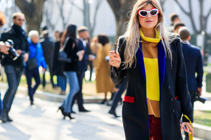 atmosphere details, AUTUMN WINTER 2017-2018, AW 17-18, black coat, detail, FALL WINTER 2017-2018, fashion week, frenchystyle, fun sunglasses, FW, FW 17-18, horizontal, jonathan paciullo, MFW, MILAN, street style, sunglasses, yellow top