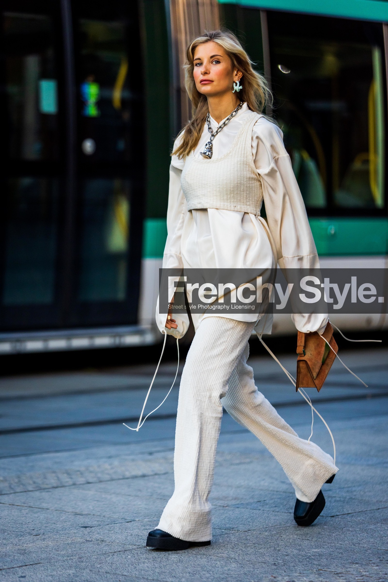 acne studios bag, acne studios look, bag, black boots, blue earrings, brown bag, corduroy pants, crop knit, crop top, long sleeves, monochrome, necklace, orange bag, pants, shirt, silver necklace, small bag, statement necklace, white crop top, white monochrome, white pants, white shirt, Xenia Adonts, street style, jonathan paciullo, FW, frenchystyle, fashion week, PFW, PARIS, SPRING SUMMER 2022, SS 22, vertical, full length