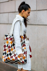 bordeaux, burgundy, checked, doina ciobanu, earrings, geometric, graphic bag, leather bag, leather belt, plaid, ponytail, printed bag, red belt, tote bag, white bag, white shirt, white shorts, MILAN, MFW, fashion week, frenchystyle, FW, jonathan paciullo, street style, AUTUMN WINTER 2019-2020, AW 19-20, FALL WINTER 2019-2020, FW 19-20, vertical, atmosphere details, detail
