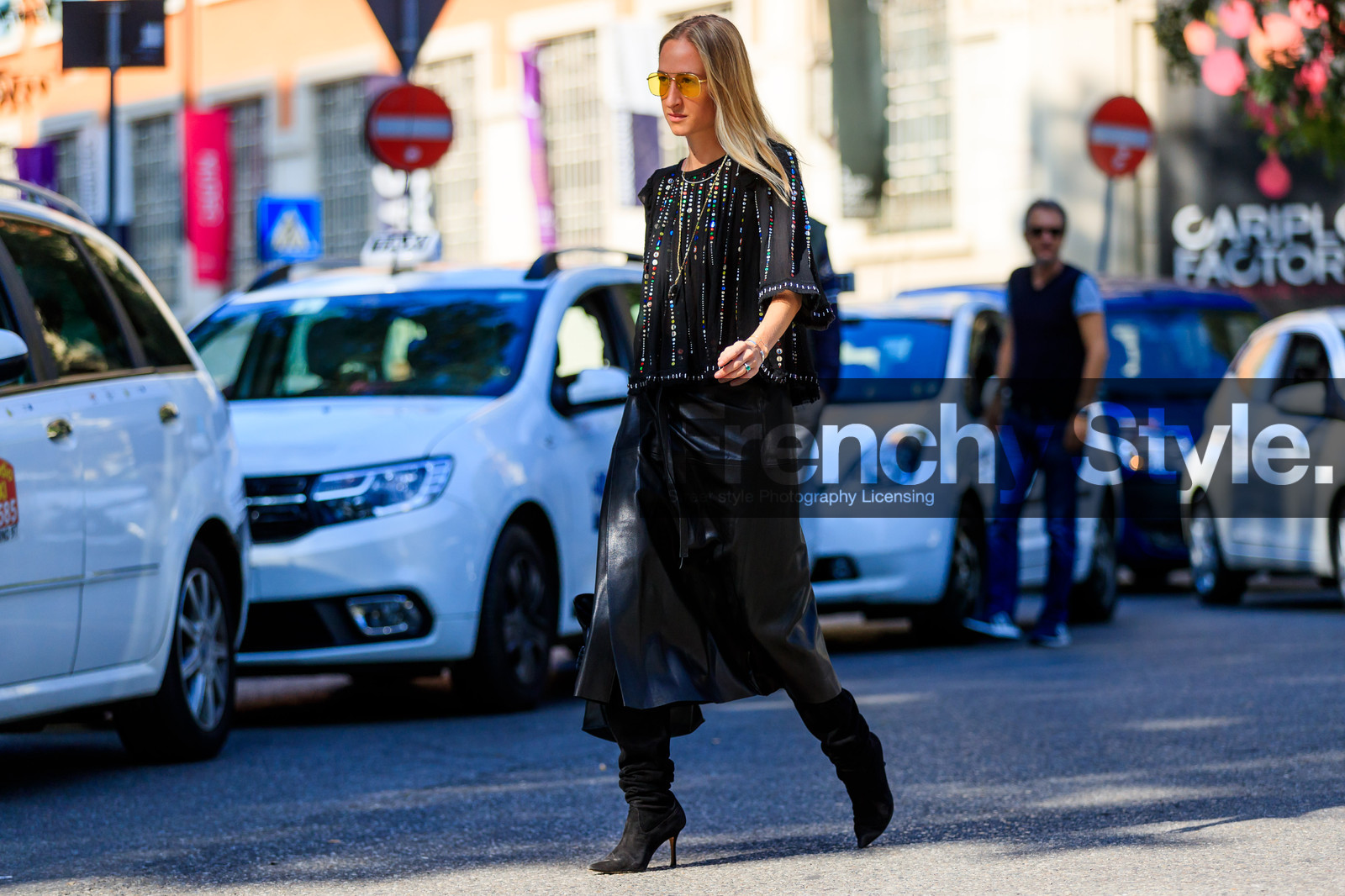 atmosphere details, black bag, black shoes, black skirt, black top, embroidered top, fashion week, frenchystyle, full length, FW, high boots, high heels, horizontal, jonathan paciullo, leather bag, leather shoes, leather skirt, MFW, MILAN, SPRING SUMMER 2018, SS 18, street style, sunglasses, tone on tone, total look black, valentina collado