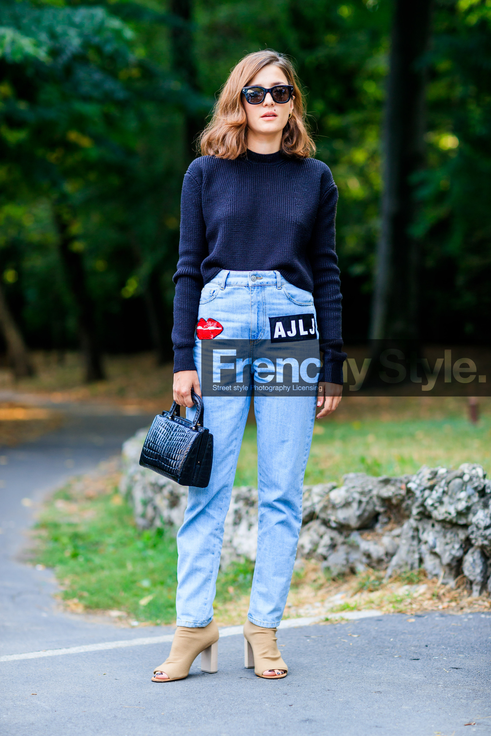black bag, blue denim, denim pants, eleonora carisi, embroidered jeans, fashion week, frenchystyle, full length, FW, high heels, jeans, jonathan paciullo, leather bag, leather shoes, MFW, MILAN, navy sweater, nude boots, SPRING SUMMER 2017, SS 17, street style, sunglasses, trousers, vertical