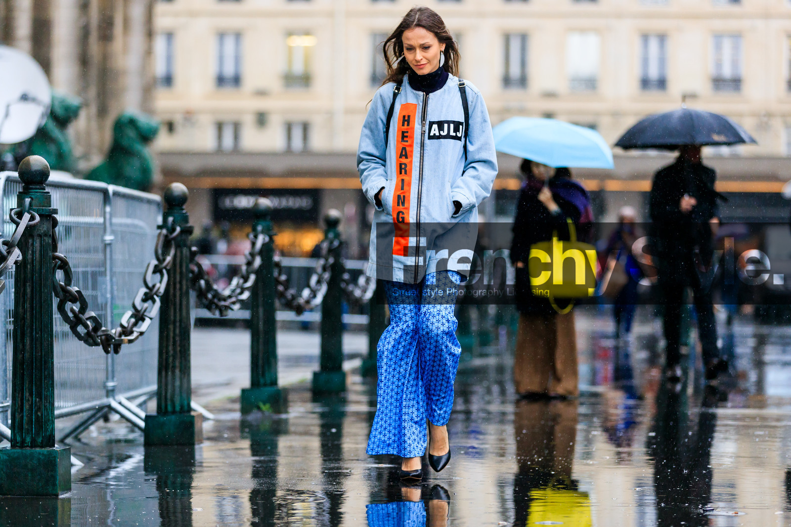 atmosphere details, AUTUMN WINTER 2017-2018, AW 17-18, black shoes, blue denim, blue pants, denim jacket, earrings, FALL WINTER 2017-2018, fashion week, frenchystyle, full length, FW, FW 17-18, high heels, horizontal, jonathan paciullo, leather shoes, PARIS, PFW, printed jacket, printed pants, street style, trousers