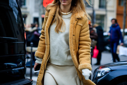 camel jacket, fur jacket, leather jacket, shearling, white skirt, white sweater, fashion week, frenchystyle, FW, jonathan paciullo, street style, PFW, PARIS, SPRING SUMMER 2017, SS 17, HAUTE COUTURE, atmosphere details, detail, horizontal, jennifer neyt