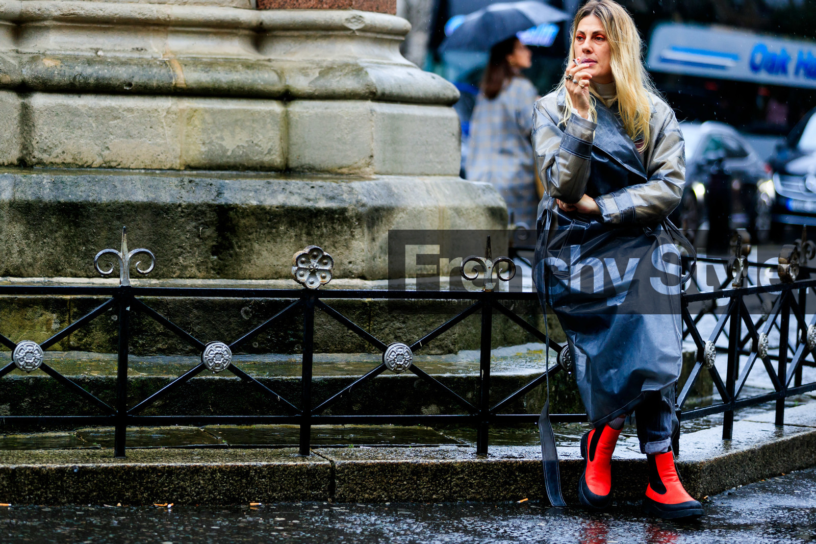 natalie hartley, black trench coat, grey trench coat, sheer trench coat, plastic trenchcoat, red leather boots, red eyeshadow, celine shoes, celine boots, chelsea boots, low boots, flat boots, fashion week, frenchystyle, FW, jonathan paciullo, street style, LFW, LONDON, AUTUMN WINTER 2020-2021, FALL WINTER 2020-2021, FW 20-21, horizontal, atmosphere details, detail