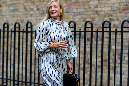 atmosphere details, black and white, black bag, detail, fashion week, frenchystyle, FW, graphic dress, horizontal, jonathan paciullo, kate foley, leather bag, LFW, LONDON, printed dress, SPRING SUMMER 2018, SS 18, street style, white dress
