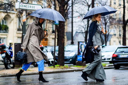 atmosphere details, AUTUMN WINTER 2017-2018, AW 17-18, beige coat, black bag, black coat, black shoes, black sweater, blazer, blue denim, denim pants, FALL WINTER 2017-2018, fashion week, frenchystyle, full length, FW, FW 17-18, grey jacket, grey skirt, grey suit, high heels, hood, horizontal, jeans, jonathan paciullo, leather bag, leather shoes, over the shoulder, PARIS, PFW, street style, trench coat, trousers