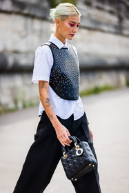 Amalie Gassmann, bag, black bag, black bracelet, black cuff, black pants, dior bag, dior look, large pants, leather bag, leather bracelet, leather top, pearl top, pink eyeliner, pleated pants, quilted bag, shirt, tattoo, white shirt, street style, jonathan paciullo, FW, frenchystyle, fashion week, PFW, PARIS, SPRING SUMMER 2022, SS 22, vertical, atmosphere details