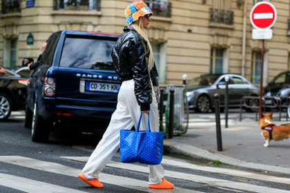 blue bag, blue leather bag, hand bag, logo all over, logo printed bag, goyard bag, orange sandals, orange shoes, orange slippers, orange flip flop, yeezy slide, yeezy shoes, multicolor hat, knit hat, black leather jacket, black jacket, leather jacket, snake skin jacket, animal skin jacket, animal skin pants, snake skin pants, white pants, loose pants, oversize pants, cropped jacket, Thora Valdimars, fashion week, frenchystyle, FW, jonathan paciullo, street style, PFW, PARIS, AUTUMN WINTER 2021-2022, FALL WINTER 2021-2022, FW 21-22, atmosphere details, horizontal, full length