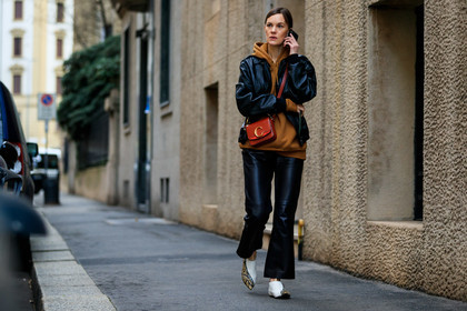 animal print, black jacket, black pants, brown sweater, hoodie, jo ellison, leather bag, leather jacket, leather pants, leather shoes, red bag, snake print, trousers, white shoes, MILAN, MFW, fashion week, frenchystyle, FW, jonathan paciullo, street style, AUTUMN WINTER 2019-2020, AW 19-20, FALL WINTER 2019-2020, FW 19-20, atmosphere details, full length, horizontal
