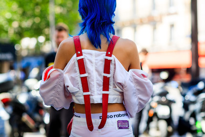 atmosphere details, back detail, blue hair, detail, dyed hair, fashion week, frenchystyle, FW, horizontal, jonathan paciullo, MENSWEAR, open work, paco rabanne, PARIS, PFW, pink pants, pink top, red belt, sita abellan, SPRING SUMMER 2018, SS 18, street style, suspenders, trousers
