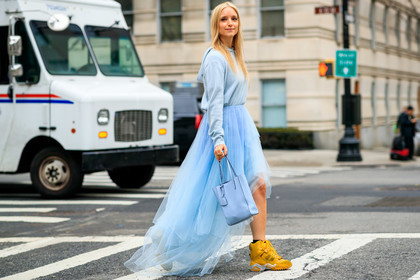 blue skirt, blue sweater, Charlotte Groeneveld, hoodie, leather shoes, yellow shoes, frenchystyle, jonathan paciullo, street style, NYFW, NEW YORK, AUTUMN WINTER 2019-2020, AW 19-20, FALL WINTER 2019-2020, FW 19-20, fashion week, FW, atmosphere details, horizontal, full length