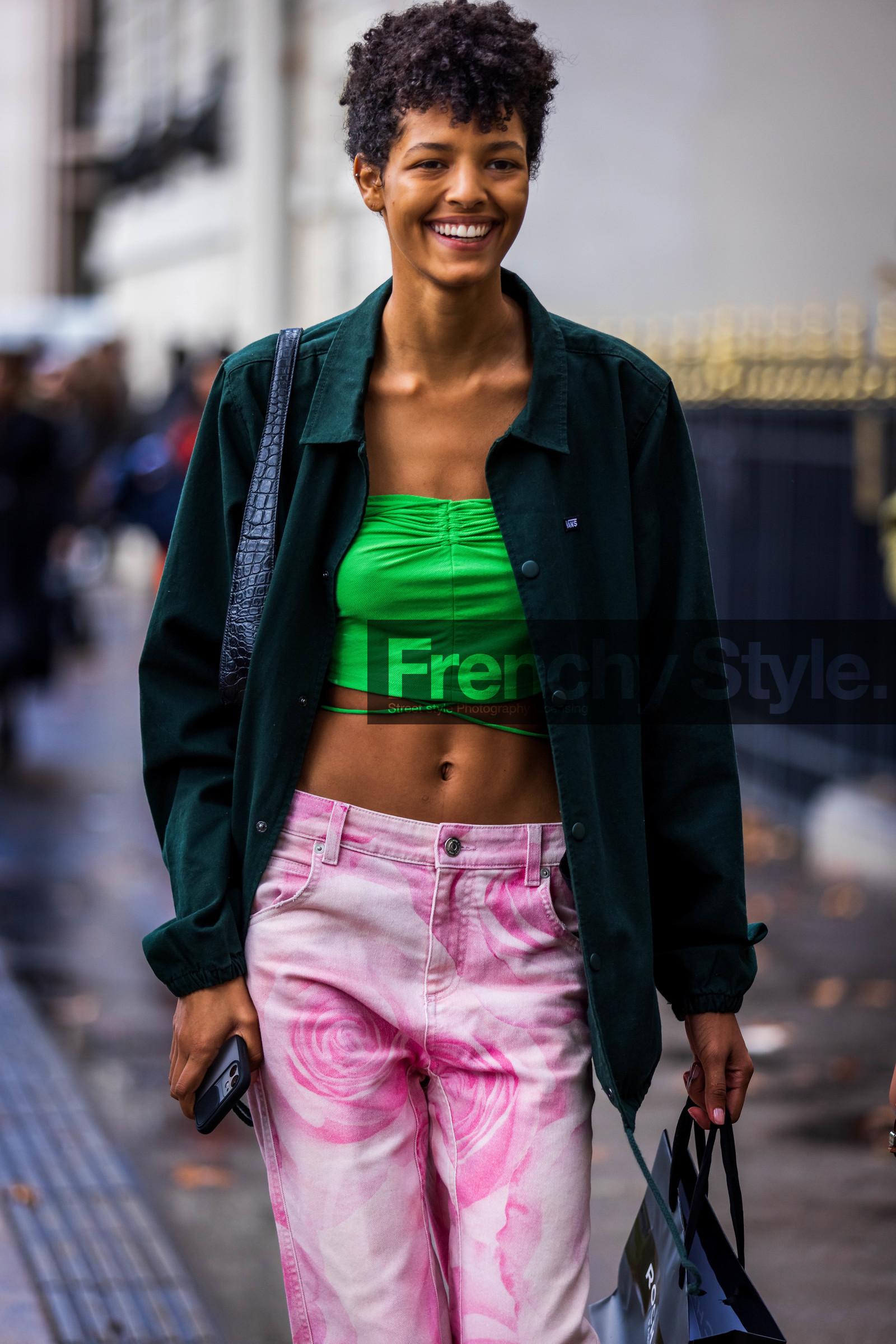 bag, black bag, croco bag, denim pants, floral print, flower, flower print, fluo green top, green crop top, green shirt, pants, pink pants, printed pants, shirt, street style, jonathan paciullo, FW, frenchystyle, fashion week, PFW, PARIS, SPRING SUMMER 2022, SS 22, vertical, atmosphere details, model