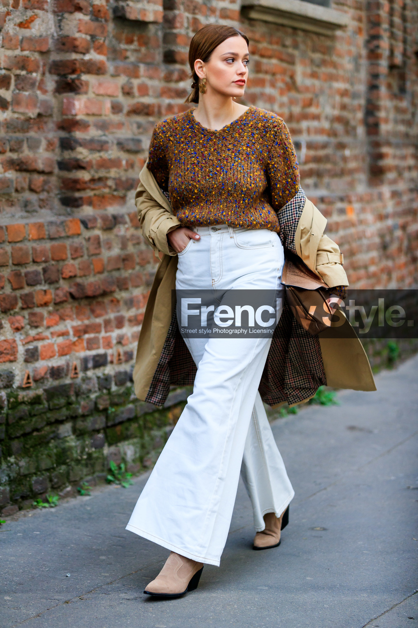 beige boots, beige coat, bronze, brown bag, brown sweater, denim pants, jeans, leather bag, leather shoes, off the shoulder, trench coat, trousers, white denim, MILAN, MFW, fashion week, frenchystyle, FW, jonathan paciullo, street style, AUTUMN WINTER 2019-2020, AW 19-20, FALL WINTER 2019-2020, FW 19-20, vertical, full length