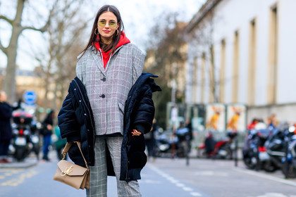 atmosphere details, AUTUMN WINTER 2017-2018, AW 17-18, balenciaga, black jacket, checked jacket, checked pants, checked suit, detail, down jacket, FALL WINTER 2017-2018, fashion week, frenchystyle, FW, FW 17-18, graphic pants, graphic suit, grey jacket, grey pants, grey suit, hoodie, horizontal, jonathan paciullo, jw anderson, leather bag, nude bag, off the shoulder, oversize, PARIS, PFW, printed jacket, printed pants, printed suit, red sweater, street style, sunglasses, trousers, zina charkoplia