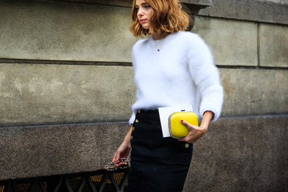 atmosphere details, AUTUMN WINTER 2016-2017, AW 16-17, black skirt, candela novembre, detail, FALL WINTER 2016-2017, fashion week, frenchystyle, FW, FW 16-17, high waist, horizontal, jonathan paciullo, leather clutch, LFW, LONDON, MENSWEAR, mini bag, street style, white sweater, yellow bag