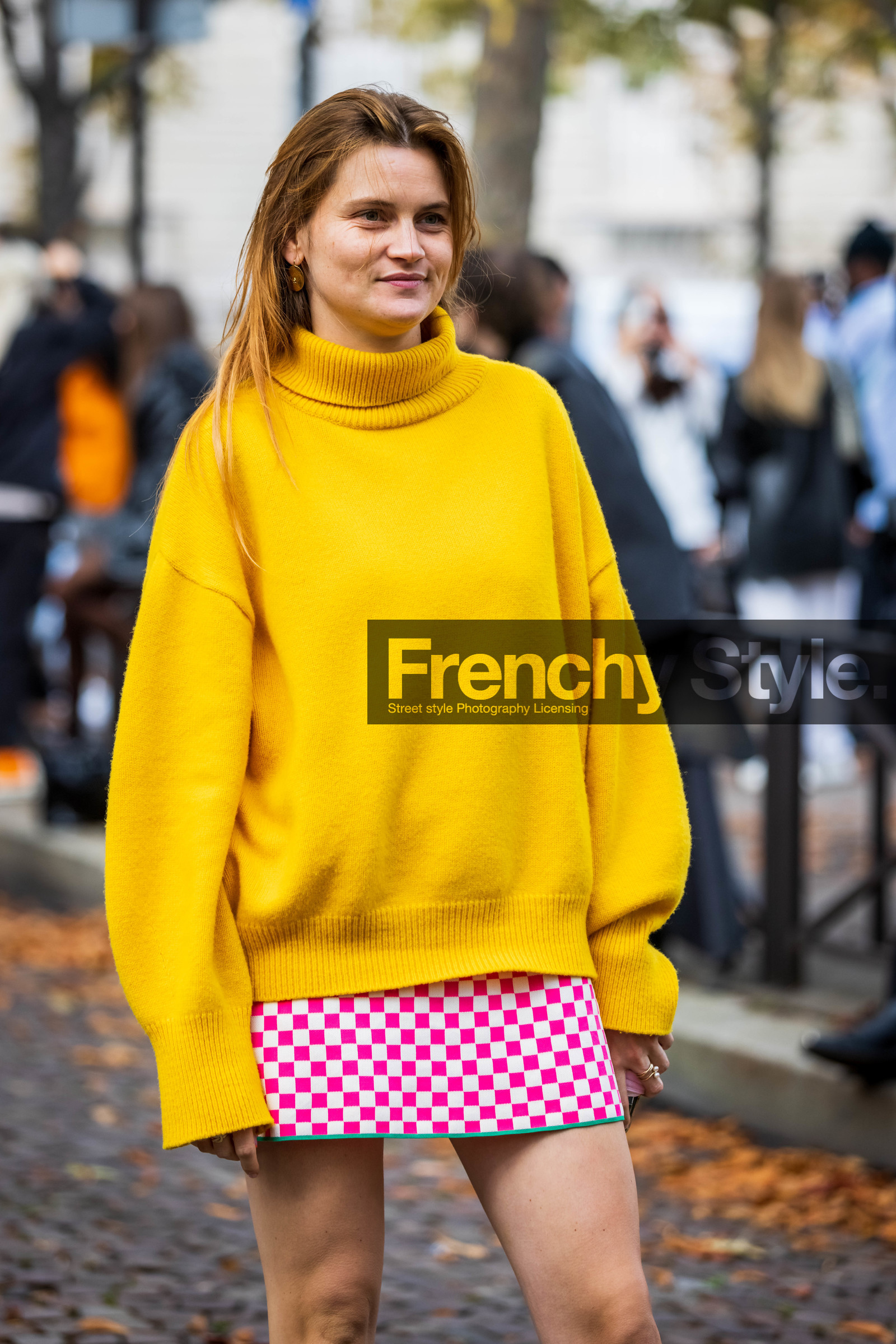 bag, check, Eugénie Trochu, khaki bag, knitwear, mini skirt, pink skirt, print, printed skirt, short skirt, skirt, turtleneck, vuitton bag, yellow turtleneck, fashion week, frenchystyle, FW, jonathan paciullo, street style, PFW, PARIS, SPRING SUMMER 2022, SS 22, vertical, atmosphere details