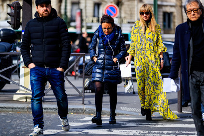 atmosphere details, AUTUMN WINTER 2017-2018, AW 17-18, black and white bag, FALL WINTER 2017-2018, fashion week, frenchystyle, full length, FW, FW 17-18, high heels, horizontal, jonathan paciullo, jw anderson, leather bag, leather shoes, lisa aiken, long dress, PARIS, PFW, printed dress, street style, sunglasses, yellow dress