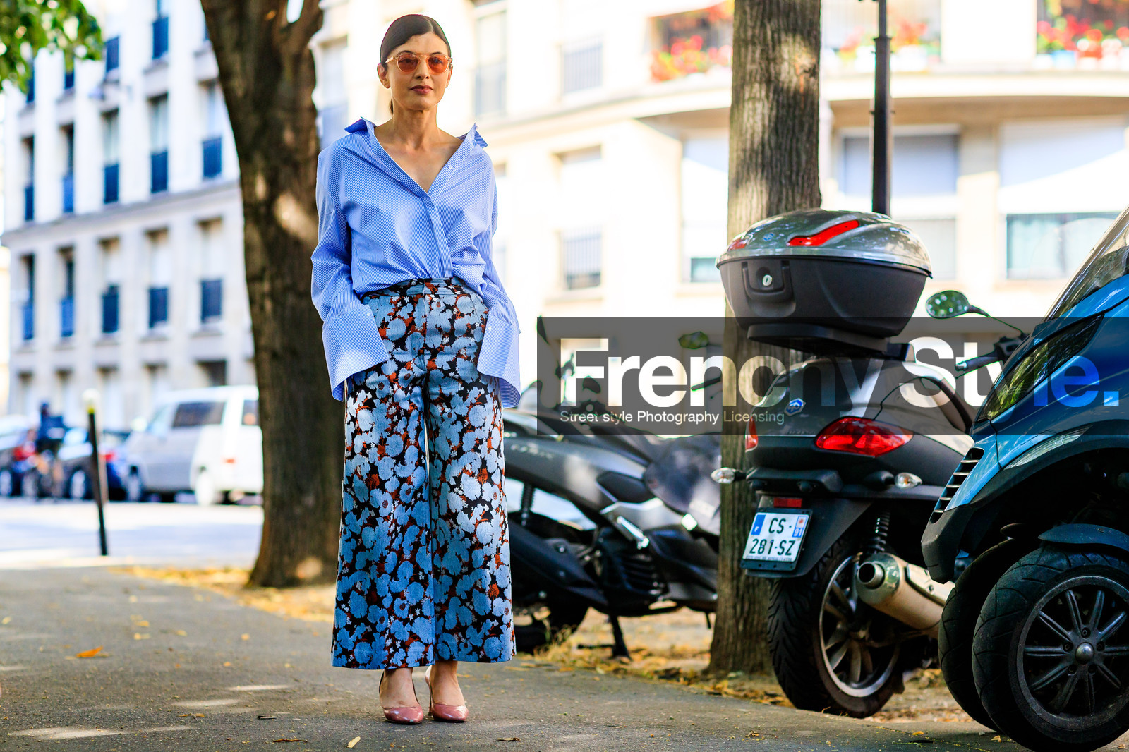 atmosphere details, blue pants, blue shirt, dries van noten, fashion week, frenchystyle, full length, FW, high heels, horizontal, jonathan paciullo, julie ragolia, leather shoes, MENSWEAR, oversize, PARIS, PFW, pink shoes, prada, printed pants, SPRING SUMMER 2018, SS 18, street style, sunglasses, trousers