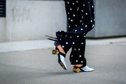 atmosphere details, black and white bag, black pants, blazer, detail, fashion week, frenchystyle, FW, golden heel, graphic jacket, high heels, horizontal, jonathan paciullo, leather shoes, louis vuitton, NEW YORK, NYFW, polka dot, printed jacket, printed pants, Samantha Angelo, SPRING SUMMER 2018, SS 18, street style, trousers, white shoes